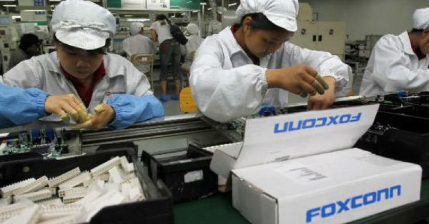 foxconn_foxbots_iphone_6