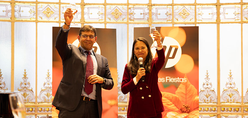 Salvador Cayón e Inés Bermejo en el brindis final