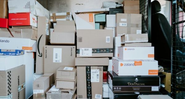 Suben los envíos asociados a e-commerce en rebajas de verano en España