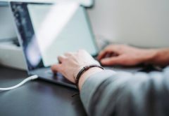 La adopción de la IA se duplica en España