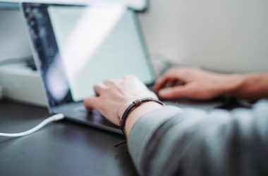 La adopción de la IA se duplica en España