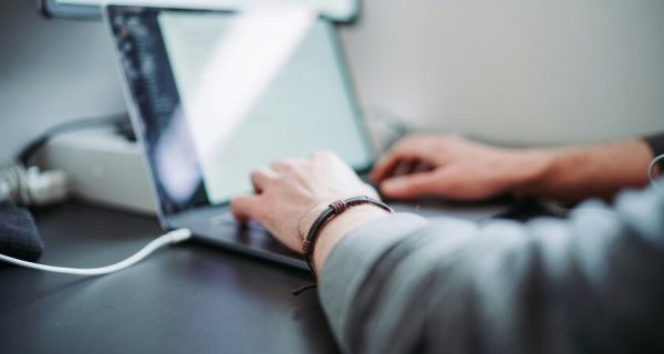 La adopción de la IA se duplica en España