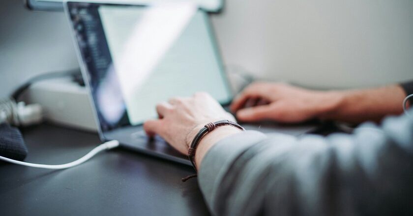 La adopción de la IA se duplica en España