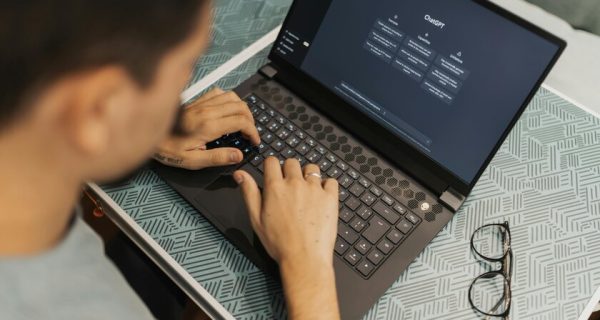 Crece la venta de ordenadores con IA en Europa