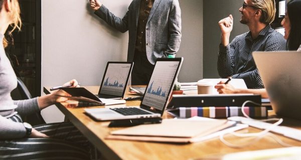 El 41% de las pymes españolas usa IA en su día a día y lideran su adopción en Europa
