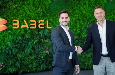 De izquierda a derecha Manuel Sáenz, CEO de Bosonit y Tony Olivo, CEO de Babel