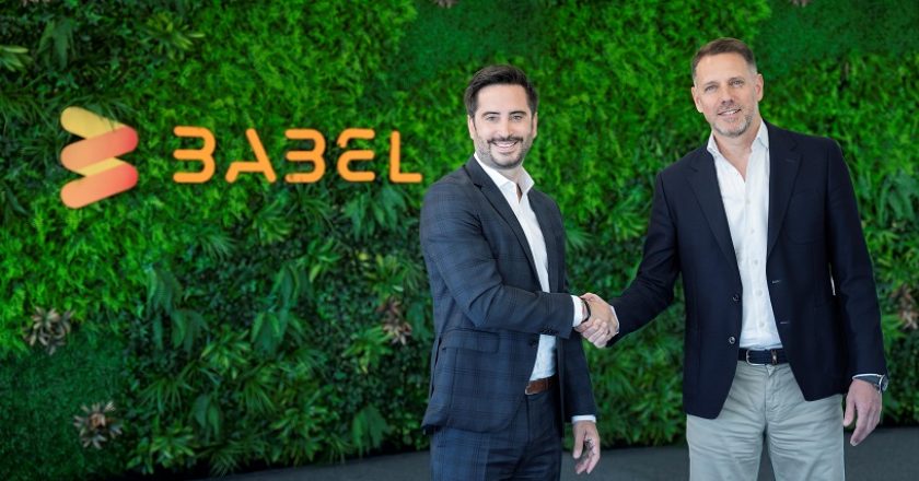 De izquierda a derecha Manuel Sáenz, CEO de Bosonit y Tony Olivo, CEO de Babel