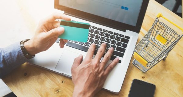 Cómo evitar perder ventas en ecommerce en verano con la plantilla de vacaciones