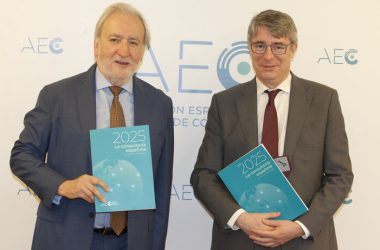 Las consultoras ingresaron 23.635 millones y superaron los 298.000 profesionales en 2025