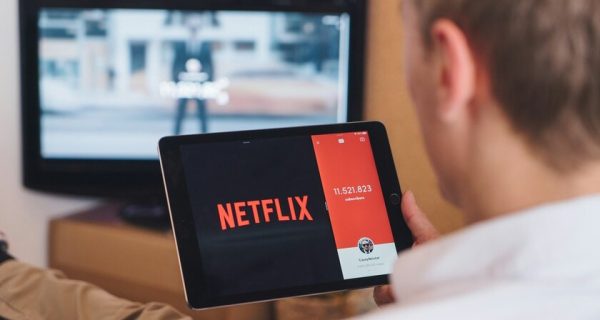 Cuáles son las suscripciones digitales que priorizan mayores de 45, millenials y Gen Z
