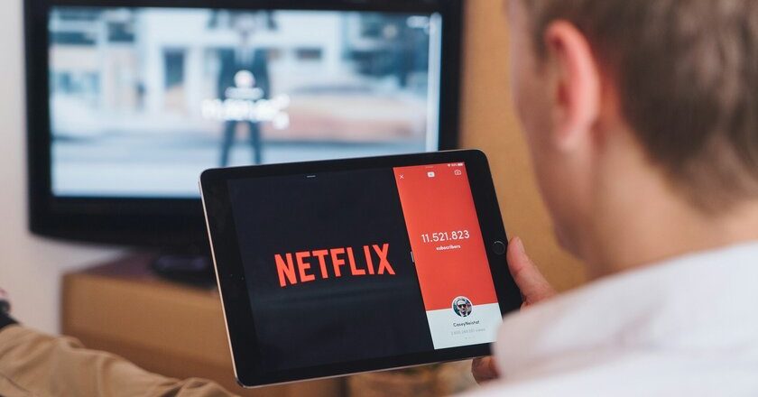 Cuáles son las suscripciones digitales que priorizan mayores de 45, millenials y Gen Z